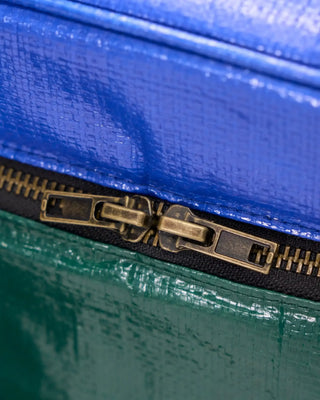 Koeltas Picnic donkergroen blauw van House Doctor, in een gestileerde detailopstelling
