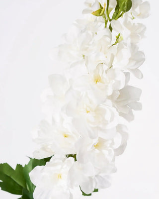 Kunstbloem Delphinium wit van House Doctor, schuin bekeken met vorm en afwerking zichtbaar