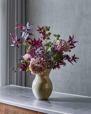 Kunstboeket Autumn multi 40×70 cm van House Doctor, toegepast in een sfeervolle interieursetting