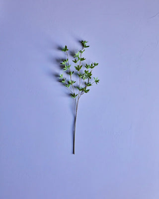 Kunsttak Greenleaves groen van House Doctor, toegepast in een sfeervolle interieursetting