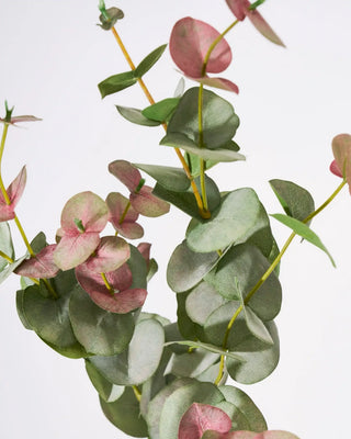 Kunsttak Leaves eucalyptus van House Doctor, van dichtbij met materiaal en afwerking zichtbaar