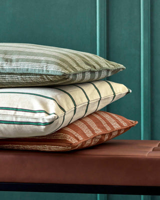 Kussenhoes Dotti terra 40x60cm van House Doctor, toegepast in een stijlvolle woonkamer
