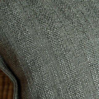 Kussenhoes Maku groen 40x60cm van House Doctor, van dichtbij met materiaal en textuur zichtbaar