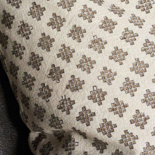 Kussenhoes Mari beige 50x50cm van House Doctor, van dichtbij met materiaal en textuur zichtbaar