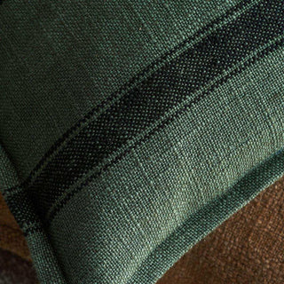 Kussenhoes Suto groen 40x60cm van House Doctor, van dichtbij met materiaal en textuur zichtbaar