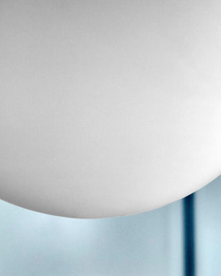 Lamp Coin Geborstelde zilver wit 30.5cm van House Doctor, in een gestileerde detailopstelling