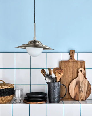 Lamp Coin Geborstelde zilver wit 30.5cm van House Doctor, toegepast in een sfeervolle interieursetting