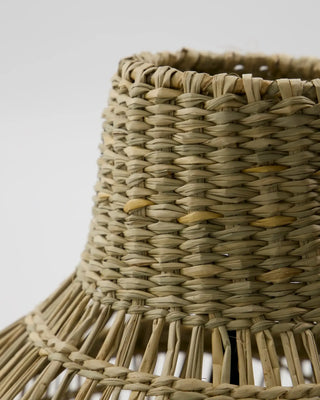 Lampenkap Rami naturel zeegras 27cm van House Doctor, toegepast in een sfeervolle interieursetting
