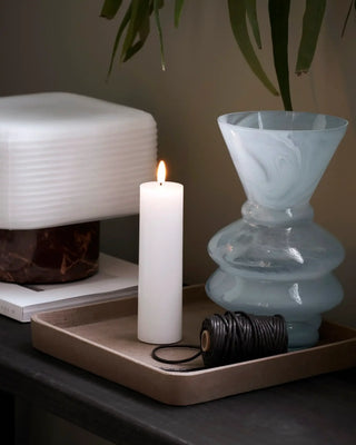 LED kaars wit 5x17,5cm van House Doctor, toegepast in een sfeervolle interieursetting