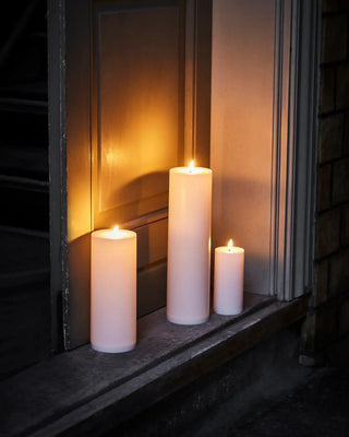 LED kaars wit kunststof 25cm van House Doctor, toegepast in een sfeervolle interieursetting