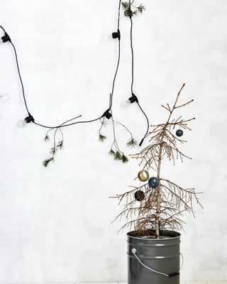 Lichtketting Light in zwart voor binnen en buiten van House Doctor, vanuit een aanvullend productaanzicht