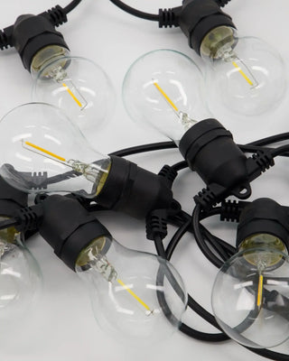 Lichtketting Light in zwart voor binnen en buiten van House Doctor, recht van voren met vorm en afwerking zichtbaar