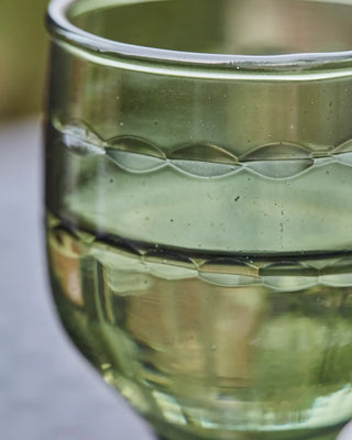 Likeurglas vintage groen glaswerk 5cl van House Doctor, in een gestileerde detailopstelling