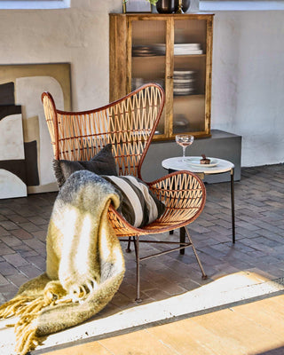 Lounge stoel Flow naturel van House Doctor, toegepast in een sfeervolle interieursetting
