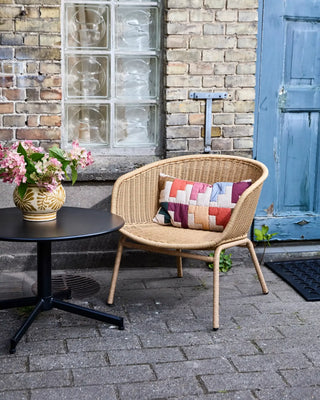 Loungestoel Hapur naturel van House Doctor, toegepast in een sfeervolle interieursetting