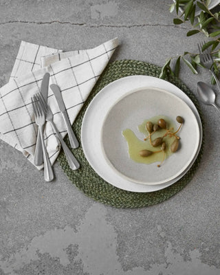 Lunchbord More grijs 23cm van House Doctor, toegepast in een sfeervolle interieursetting