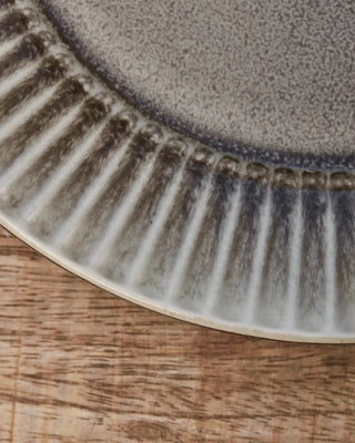 Lunchbord Pleat grijsbruin 22cm van House Doctor, in een gestileerde detailopstelling