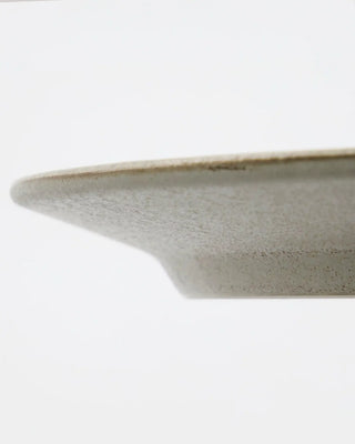 Lunchbord Pleat grijsbruin 22cm van House Doctor, van opzij met vorm en afwerking zichtbaar