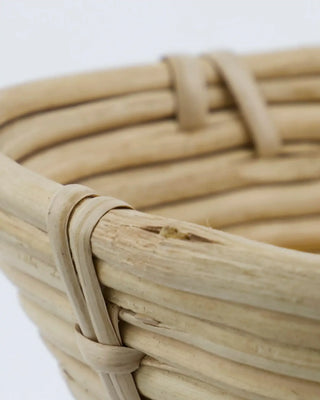 Mand Conical natuurkleur rotan 15cm van House Doctor, van dichtbij met materiaal en afwerking zichtbaar