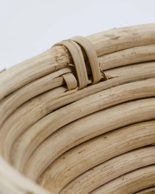 Mand Conical natuurkleur rotan 20cm van House Doctor, van dichtbij met materiaal en afwerking zichtbaar