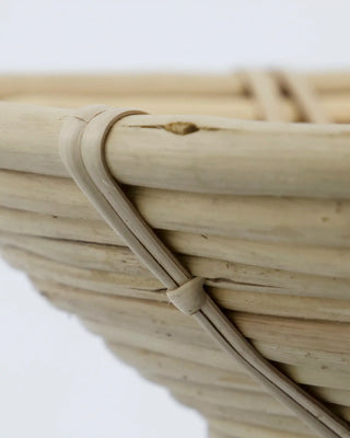 Mand Conical natuurkleur rotan 26cm van House Doctor, van dichtbij met materiaal en afwerking zichtbaar