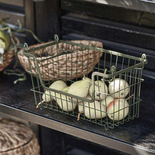 Mand Taw groen 18cm van House Doctor, toegepast in een sfeervolle interieursetting