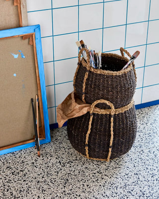 Manden Rangi Pruim 30cm - 2 stuks van House Doctor, toegepast in een sfeervolle interieursetting