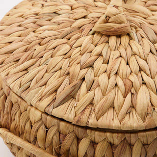 Geweven rieten mand met deksel, natuurlijke kleur en textuur voor woondecoratie