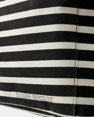 Mandje Canva zwart gestreept 27x35cm van House Doctor, in een gestileerde detailopstelling