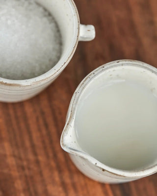 Melk en suikerset Pion grijs wit van House Doctor, in een gestileerde detailopstelling