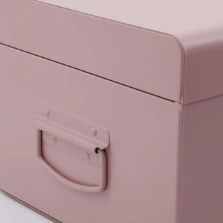 Metalen koffer set Metal Roze - 2 stuks van House Doctor, van opzij met vorm en constructie zichtbaar