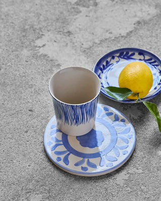 Mok Diva Blauw 9 cm - 2 stuks van House Doctor, toegepast in een sfeervolle interieursetting
