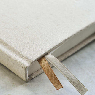 Notitieboek Journal beige A4 van House Doctor, toegepast in een sfeervolle interieursetting