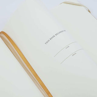 Notitieboek Journal beige A4 van House Doctor, recht van voren met vorm en afwerking zichtbaar