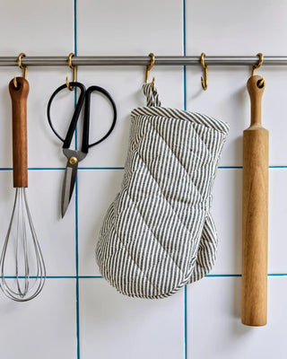 Ovenwant Chef Donker grijs 24cm van House Doctor, toegepast in een sfeervolle interieursetting