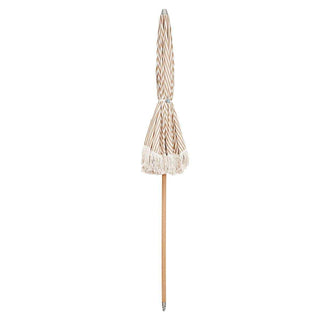 Parasol Umbre zand 190cm van House Doctor, van opzij met zicht op vorm en constructie