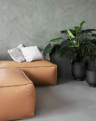 Planten Vig Grijs 40cm - set van 2 van House Doctor, toegepast in een stijlvolle woonkamer
