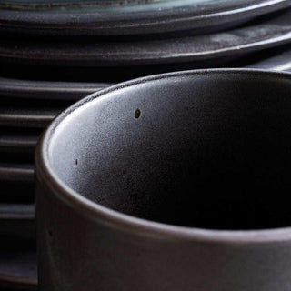 Pot Rustic donker grijs 15cm van House Doctor, van dichtbij met materiaal en textuur zichtbaar