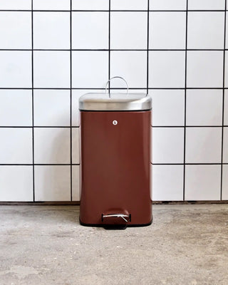 Prullenbak Sort bruin 20 liter van House Doctor, toegepast in een sfeervolle interieursetting