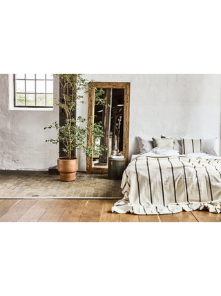 Pure Nature spiegel met houten lijst 95x210cm van House Doctor, aan de achterzijde met details duidelijk zichtbaar