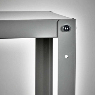 Rek Use lichtgrijs 128cm van House Doctor, in een gestileerde productopstelling