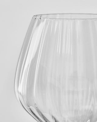 Rode wijnglas Rill helder 54cl van House Doctor, in een gestileerde detailopstelling