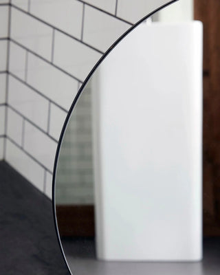 Ronde spiegel Walls 80cm van House Doctor, met vorm, materiaal en afwerking duidelijk zichtbaar