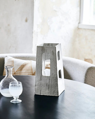 Ruun kunstobject lichtgrijs 35cm van House Doctor, toegepast in een sfeervolle interieursetting