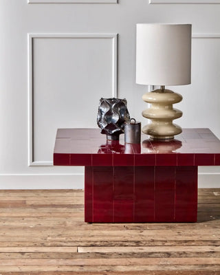 Salontafel Brick Rood 100 cm van House Doctor, toegepast in een sfeervolle interieursetting