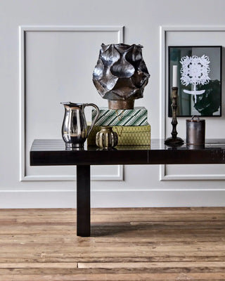 Salontafel Brick Zwart 150cm van House Doctor, toegepast in een sfeervolle interieursetting
