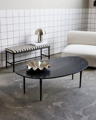 Salontafel Eda zwart marmer 73x130cm van House Doctor, toegepast in een sfeervolle interieursetting