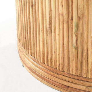 Detail van de tafelvoet van salontafel Gro met verticale stokken en afgeronde onderrand
