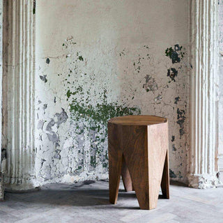 Salontafel / kruk Okta naturel 45cm van House Doctor, toegepast in een sfeervolle interieursetting