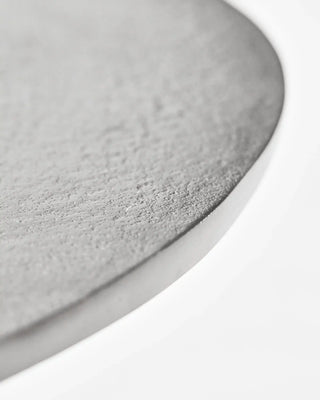 Salontafel Pan zilver 61cm van House Doctor, van dichtbij met materiaal en afwerking zichtbaar